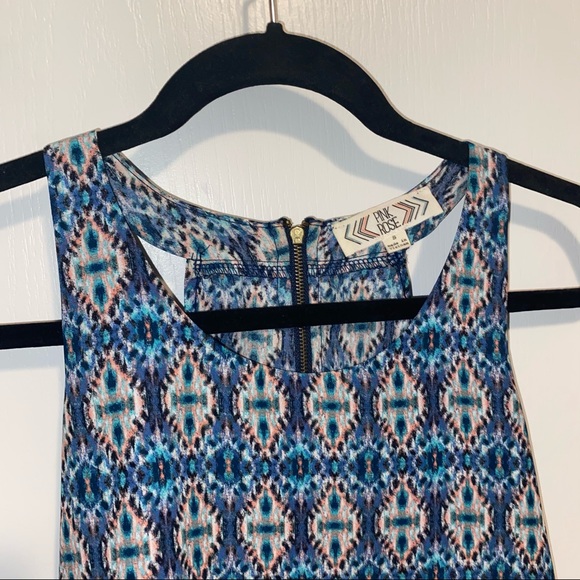 2/15🌸 Pink rose patterned tank top - Picture 2 of 8